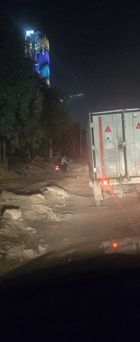 MeraGurgaon's tweet photo. Golf course extension road Gurgaon @cmohry @DC_Gurugram @MunCorpGurugram @NayabSainiBJP @PradeepIAS_HR @narharibanger @narendramodi @PMOIndia @DiprHaryana @CAQM_Official @Cockroachisback @CJP_2029 @VijayGoelBJP @RaoNarbir https://t.co/0zkr6xO1kw