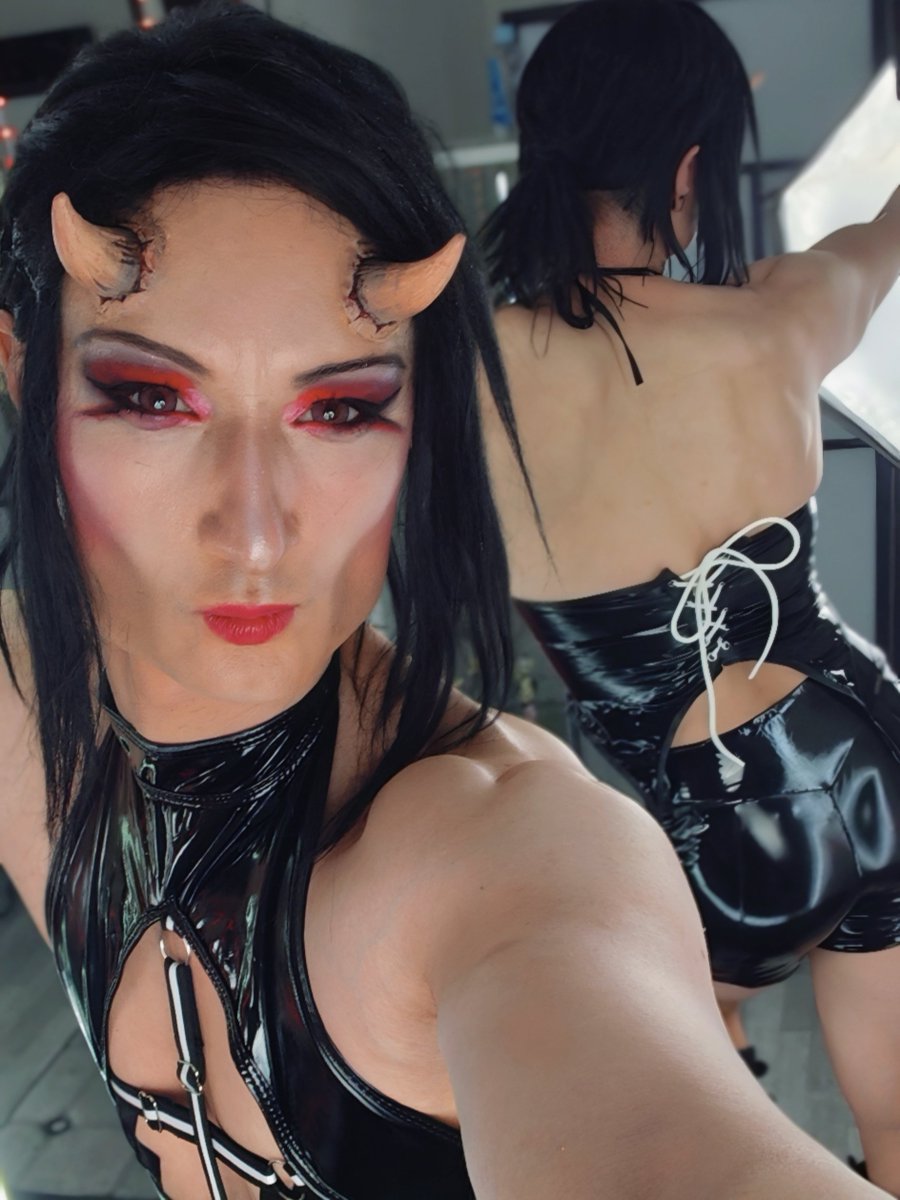 JLithoe's tweet photo. Spooky season has begun, and I’m presenting my incubus cosplay to you.
#incubus #frmboy #spookyseason #shinyass #twink https://t.co/ETkGUKHIYM