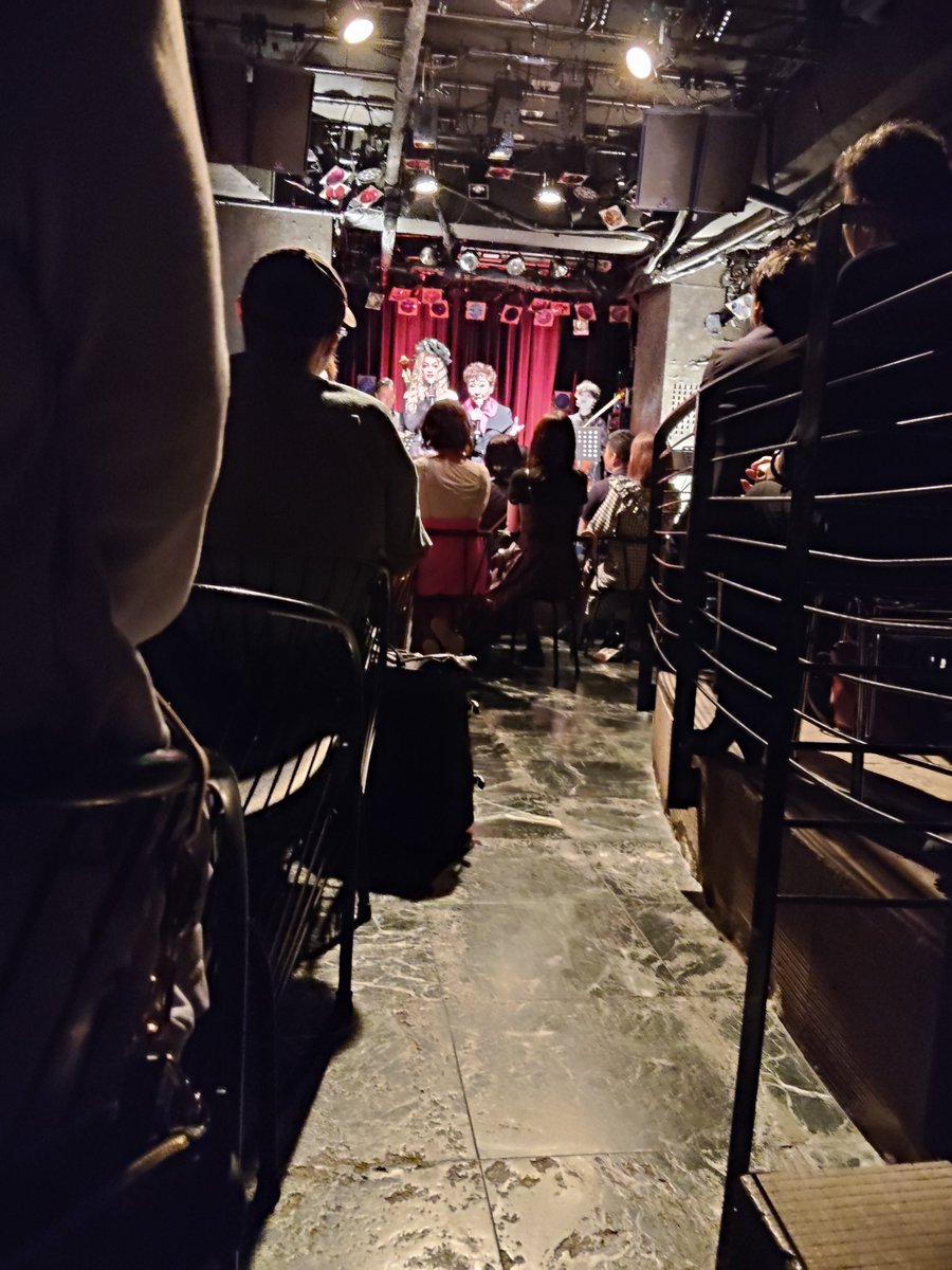 taale_haruka's tweet photo. 加藤登紀子さんの力強く愛情溢れる歌声、Kaya様の演技所作を交えながら紡がれる艶やかな歌声、お二人のチャーミングなトーク。
時には昔の話を、愛の讃歌、百万本のバラ等、涙が出そうになるくらい素晴らしかった。
Kaya様のMASQUERADE演ったのは驚きだった！

これが生の、シャンソンの魅力。 https://t.co/KNixtle9hx