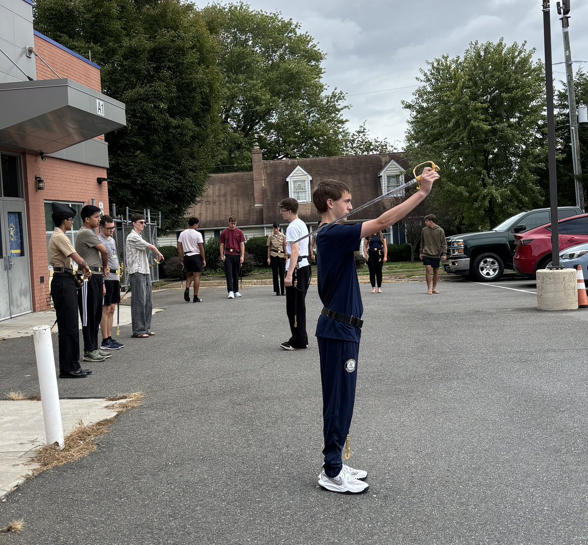 LCHS1954's tweet photo. Captain Schoen is using formative checks to see what students know and what they can do as they practice both content knowledge and sword skills. These quick checks provide valuable feedback and help students refine their skills along the way. @LCPSOfficial @LCHSNJROTC https://t.co/txo0Tjlynj