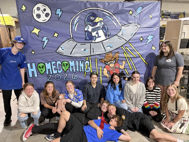 BVHS340's tweet photo. Art students have completed the football run-through for Friday night's homecoming football game! Go BV! #entry #5NFGL @tmobile @bureauvalleyhighschool https://t.co/fsGW6YkBqj