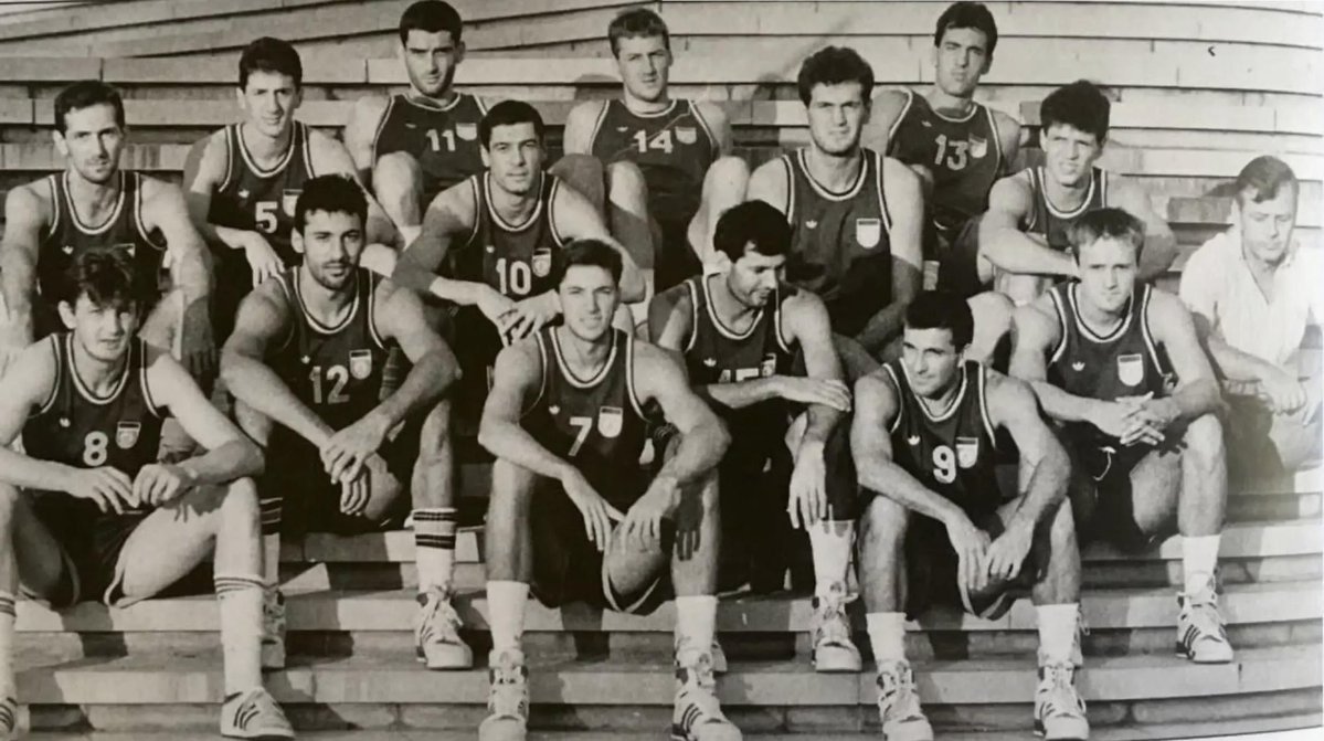 YPsar's tweet photo. Ψιλοκαλους τους έλεγες έτσι δεν είναι @Magician_Zastro @sili81 @DimKaramanis ? #seoul88 #plavi https://t.co/Cnb92FP1bO