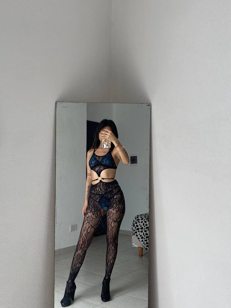 abbiluvxx's tweet photo. Quote tweet this with what you'd do to me. I won't tell https://t.co/DdkcMJ9VBX