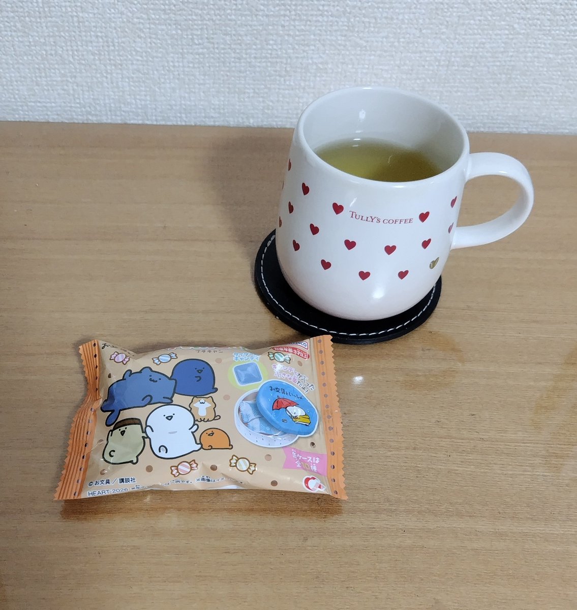 hakomotom's tweet photo. お昼ごはんを買ったコンビニでお文具さんの缶キャンディも買った😊これから開ける。 https://t.co/Gx14Zrl0x1