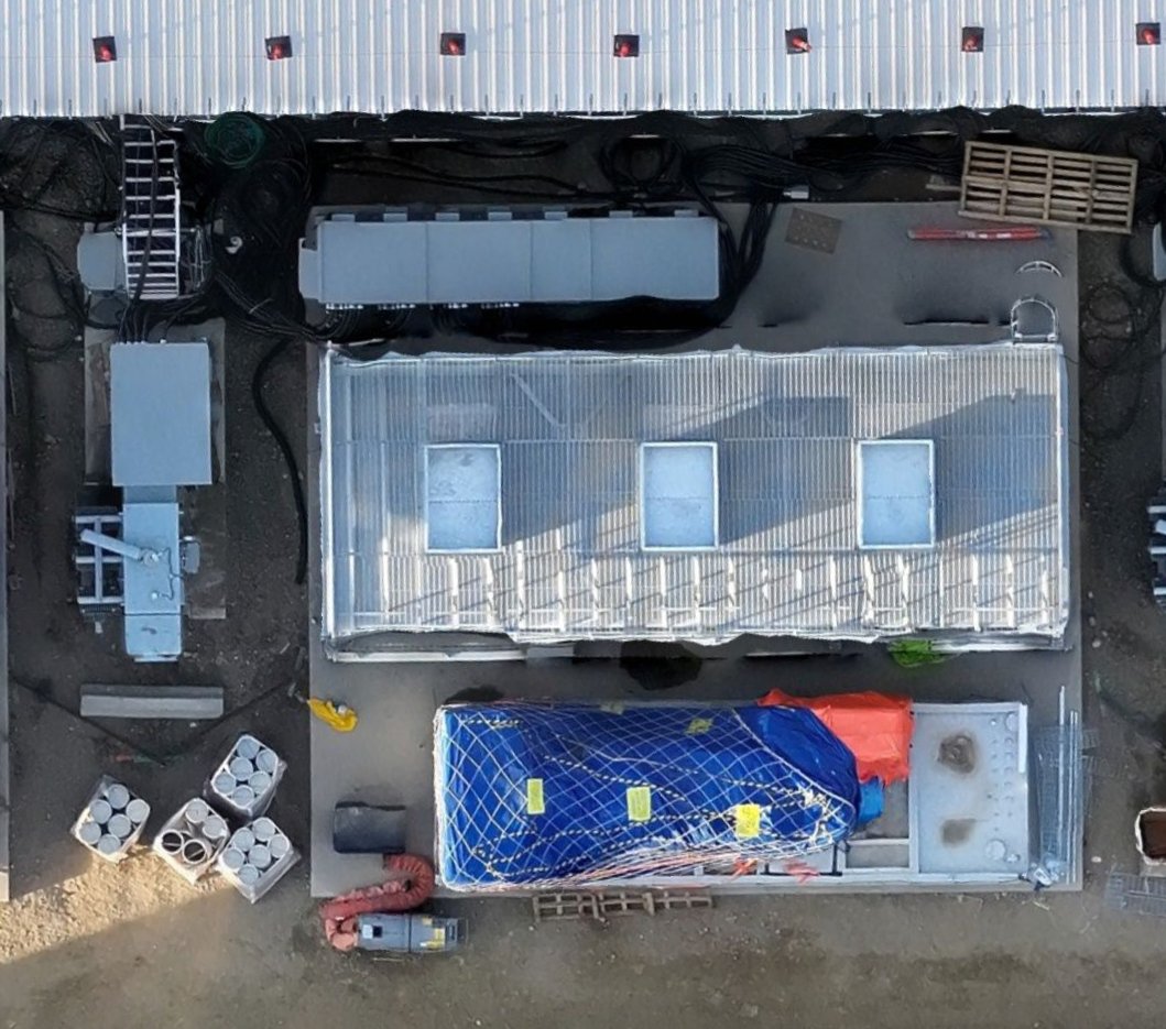 AceKicker13's tweet photo. $IREN Mackenzie: How one power block is wired, from the grid to the GPU racks.

Each Mackenzie data hall is split into 8 identical segments, and each segment is its own 2.5MW power block. 8 x 2.5MW = 20MW per hall.

Photo 1 is a segment before the concrete pour, showing the conduit routing. Photo 2 is a finished segment with all the equipment set.

Here's how it all ties together: