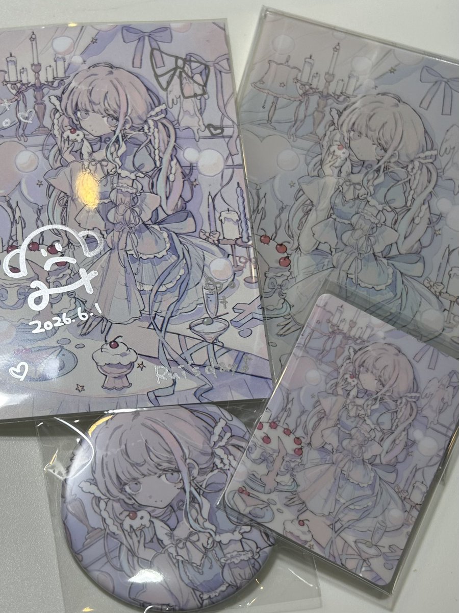 yon985124251's tweet photo. 訳あって1ヶ月前に届いてたはずのグッズが今届いた！
イラストもぐみちゃんのサインもめっちゃかわいい〜
#くぐみて https://t.co/mP1lVWHtcr