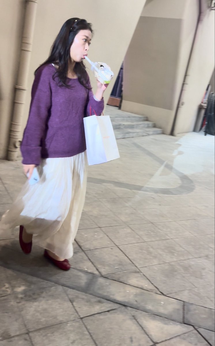 44saolou's tweet photo. part7.
国庆节 天气冷了 不想去打胶骚鞋了 路上看到一个音乐会，找到一个气质少妇，直接在他后面疯狂撸射 贴着衣服一股浓精喷射而出 后面这女的发现了还摸了一下闻一闻 怎么不直接塞到嘴里 好好品尝浓jing呢 https://t.co/W30k51wvAR