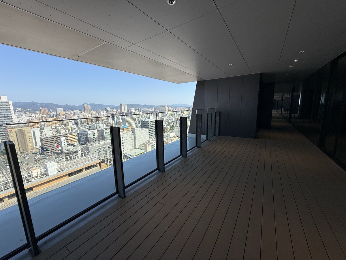 kinopid's tweet photo. 岡山市役所の新庁舎に行ってみた！
15階の展望テラス良かった！ https://t.co/51HygVg95b