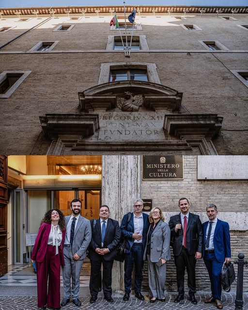 FLibroIglesias's tweet photo. 29 settembre 2026 
La delegazione di Iglesias finalista al titolo di Capitale Italiana del Libro 2027 al Ministero della Cultura
#ROMA

#cidl #cidl2027 #capitaleitalianadellibro #iglesias https://t.co/WNXaecKhbi