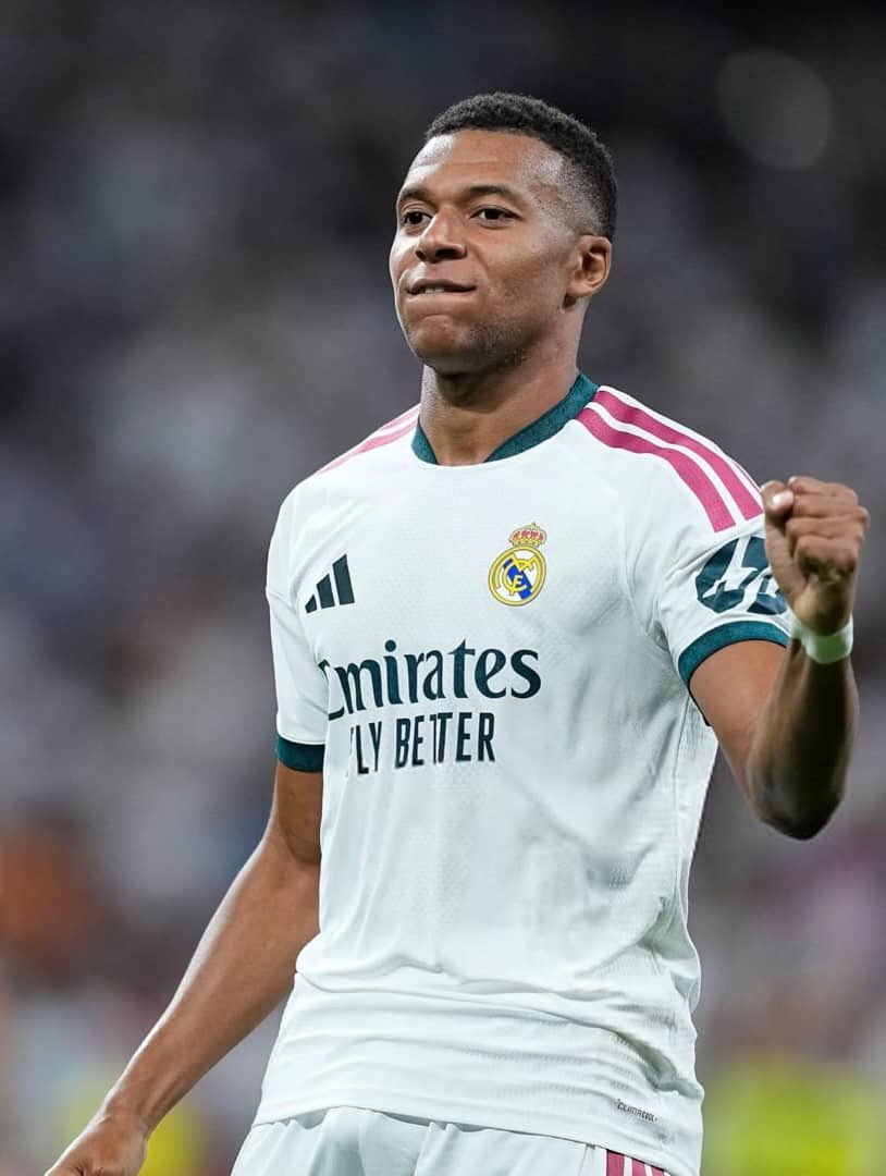 CFC_Gilmore's tweet photo. Mbappé potentially missing Villarreal tells you everything.

Real Madrid would rather lose one league game than risk their biggest weapon before El Clásico.

They’re clearly thinking beyond next week.

Because when Barça vs Madrid arrives, they want Mbappé at full speed, fully fit and ready to cause problems. 😭🔥

That game is already loading.