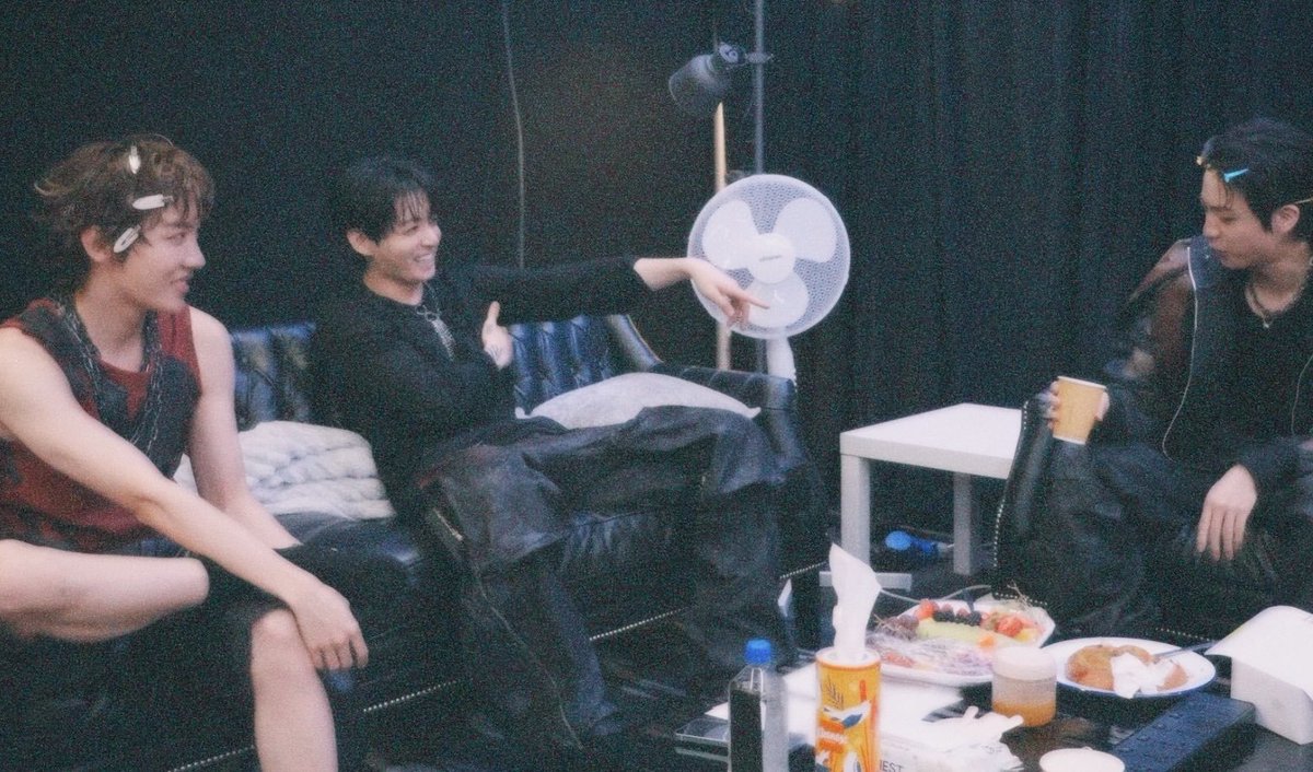 callmejeongukk's tweet photo. This ARIRANG tour made me realize that Jungkook, Tae, Hobi, and Jin are the CLOSEST BTS members.

I remember Joon saying in an interview that Jungkook was too shy to come out of his room to chat with him and Yoonmin when TaeJinHope weren’t around. 😭 https://t.co/GxA3mlqEWL