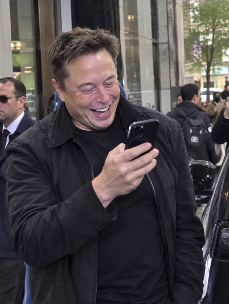 CEODogefx's tweet photo. Be Completely Honest!
Have you ever laughed out loud at something on your phone in public and then felt self-conscious?

A. Yes
B. No https://t.co/uCCgqSO80h