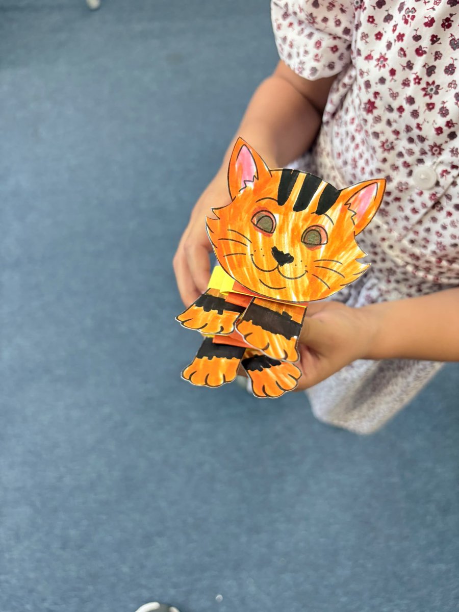 ElthamLibrary's tweet photo. We love making at #ElthamLibrary children’s #CraftClub! This week we made 3D cats 🐈 using different colours and shapes, learning folding techniques! 🎨🖍️ Join us on Wednesdays from 3.45-4.45 to make friends, borrow books + #Craft! #LoveYourLibrary https://t.co/BnUHrtGarr