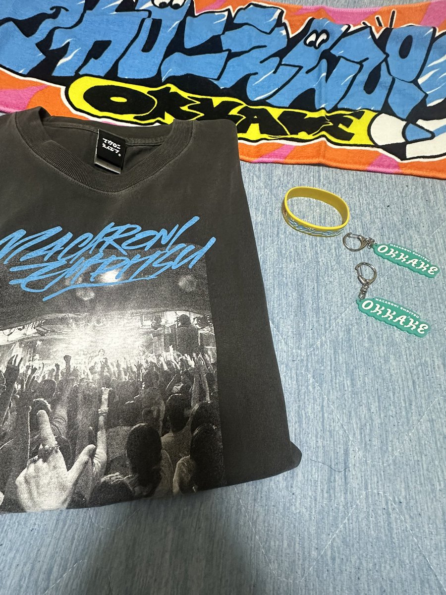 parluv_cs's tweet photo. やっとマカえんのグッズ届いた！
アクキー2個しか買ってないのに被るん😭😭
一旦明日学校に着ていこう https://t.co/oAwCeRnY3n