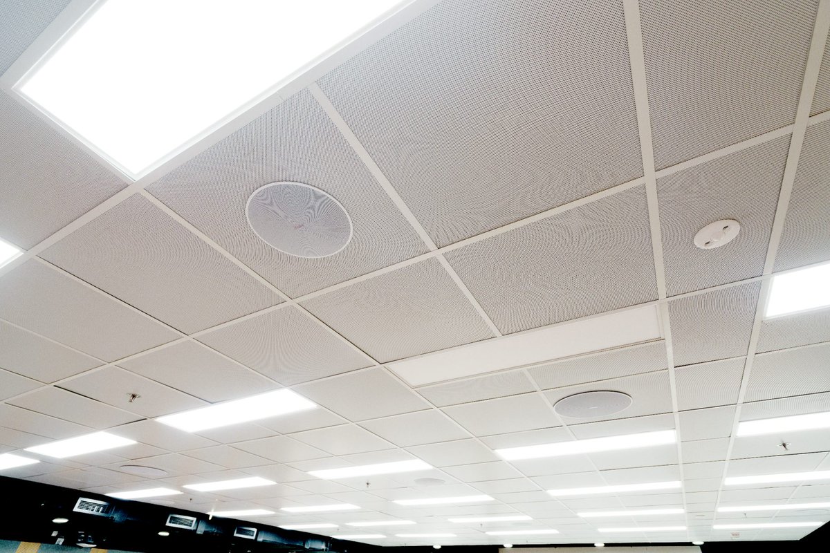 BosePro's tweet photo. At City University of Hong Kong, the Bose Professional Hong Kong team worked side by side with CityU's AV team to rebuild lecture halls one through four with a fully networked audio system designed for today's needs and future expansion. https://t.co/gJr46kqBLt

#ProAV #HigherEd https://t.co/mw6MyLruvR