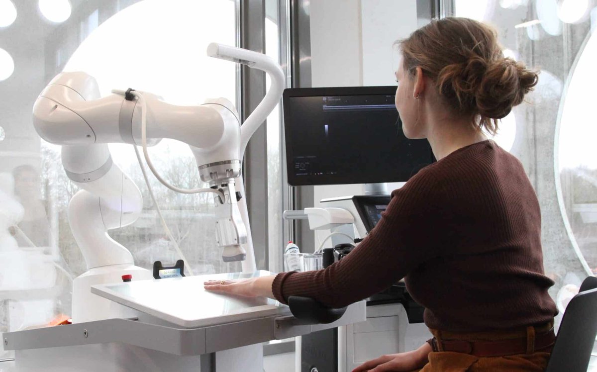 jselanikio's tweet photo. The FDA cleared a robot that performs joint ultrasounds and writes the report itself. @ROPCA3's Arthur scans fingers/hands/wrists for arthritis; its AI, Diana, reads them. 72% of US counties have zero rheumatologists. Translation: the scan and the first read move from a scarce specialist to a machine

https://t.co/K8YlCpZ5Ov

#HealthTech #Rheumatology #AI