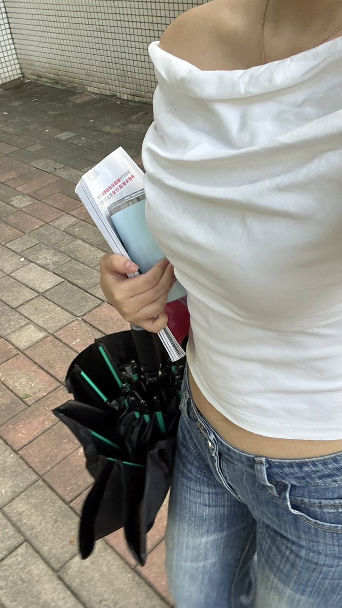 Valora77's tweet photo. 上学ootd https://t.co/8BIhXVR3LM