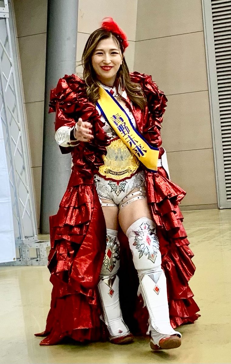 sei3984's tweet photo. #青野未来選手🤍🏆❤️ 毎日応援ポスト📣
絵になる真紅のスター🌺

純白と真紅と黄金のコラボ
一つ一つに品がある

全てが未来さん色✨

爽やかで華やかな入場

潔い覚悟を持ってリングに上がる
未来さんの気持ちをリスペクト

土曜日は大阪大会
負けず嫌いの向上心を全力応援

10/24聖地 両国へ一直線❤️‍🔥 https://t.co/bYWsNTO7aS