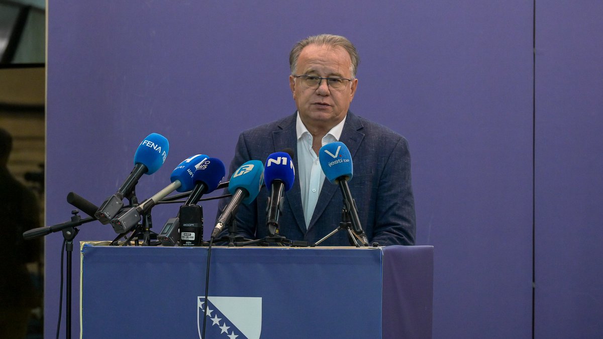 vladafederacije's tweet photo. ✅ U Federaciji BiH omogućeno podnošenje poreznih prijava elektronskim putem
Više na 🔗 https://t.co/qIq2LsMeDP
#VladaFederacijeBiH #VladaFBiH #Premijer @NiksicN #IDDEEA #Digitalizacija #ElektronskeUsluge #PoreznePrijave #ElektronskiPotpis @IDDEEABIH https://t.co/aLpNMbmz4w