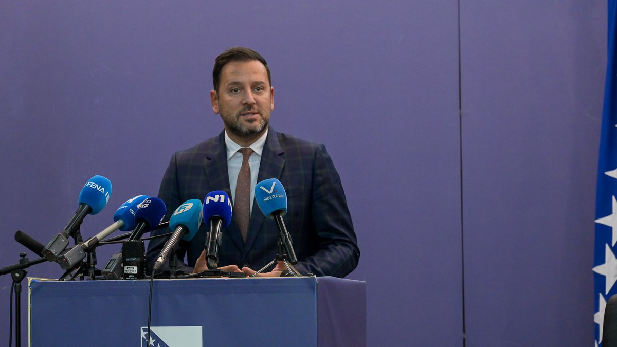 vladafederacije's tweet photo. ✅ U Federaciji BiH omogućeno podnošenje poreznih prijava elektronskim putem
Više na 🔗 https://t.co/qIq2LsMeDP
#VladaFederacijeBiH #VladaFBiH #Premijer @NiksicN #IDDEEA #Digitalizacija #ElektronskeUsluge #PoreznePrijave #ElektronskiPotpis @IDDEEABIH https://t.co/aLpNMbmz4w