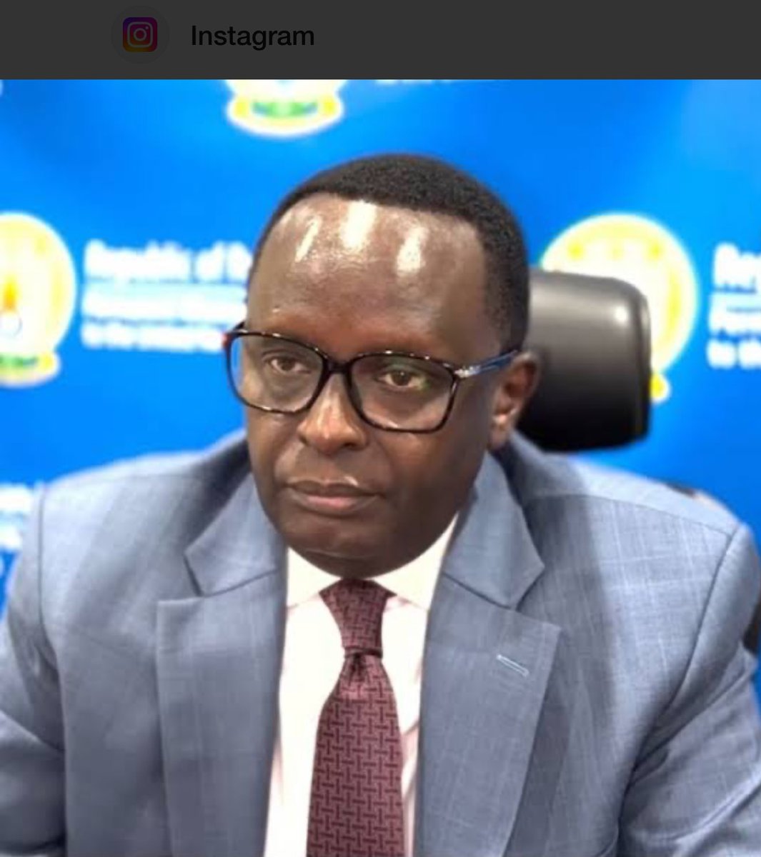 kongolo3's tweet photo. J’ai suivi avec attention les propos du représentant du Rwanda 🇷🇼 au Conseil de sécurité des Nations unies sur la situation à l’Est de la RDC.

Premièrement, Martin Ngoga n’est pas le représentant d’une quelconque communauté de l’Est de la RDC pour parler en son nom ou à sa place.

Deuxièmement, il ne représente ni les communautés tutsi ni les communautés hutu de la RDC. Il n’est mandaté par aucune de ces communautés pour parler en leur nom. L’appellation de « Rwandophones » qu’il utilise pour désigner certaines communautés n’est pas une appellation reconnue au Congo comme désignant une communauté. Cette appellation relève, selon moi, d’une lecture politique qui répond à certains objectifs.

À propos de ses déclarations devant le Conseil de sécurité des Nations unies, Martin Ngoga a notamment parlé de la question des FDLR. Je voudrais ici lui rappeler que, selon les éléments que nous avons identifiés et les rapports disponibles, plusieurs sites des FDLR se trouvent dans les zones actuellement sous occupation de l’armée rwandaise (RDF), à l’exception notamment d’un site situé à Walikale, où notre gouvernement s’est engagé à mettre en œuvre les mesures prévues dans le cadre du processus de Washington, notamment le désarmement, la démobilisation et le cantonnement, conformément au CONOPS.

Pour les autres sites évoqués, ils se trouvent, dans des zones sous leur occupation.

Concernant la question des Banyamulenge dans les hauts plateaux de Fizi, Mwenga et Uvira, depuis mon passage à Bibokoboko, dans le cadre d’une mission envoyée par le Chef de l’État pour évaluer la situation sécuritaire et sociale des communautés Banyamulenge et de leurs voisins, la situation est stable. Les populations y exercent leurs activités sans problème. 

La partie occupée par le RDF est la seule partie où nous continuons à constater des problèmes sécuritaires importants.

À Uvira également, la situation est calme. La communauté Banyamulenge entretient de bonnes relations avec les autres communautés et coexiste avec elles sans problème. 

Et partout ailleurs dans le pays, notamment dans les provinces du Maniema, du Sankuru, du Kasaï, ainsi qu’à Lubao, Likasi, Kolwezi, Manono, Kalemie, Kitenge, Lubumbashi et Bunia, les communautés vivent en paix, sans problème sécuritaire particulier lié à la question que le représentant du Rwanda prétend évoquer.

Par contre, nous avons toujours constaté que le Rwanda cherchait à infiltrer certains milieux et à influencer certaines personnes afin de déstabiliser le tissu social de notre peuple.

Concernant le Nord-Kivu, une partie du territoire est sous occupation, et les populations continuent de dénoncer les violences et les tueries qu’elles attribuent aux forces rwandaises. On ne peut pas prétendre vouloir apporter la paix à une communauté qui ne vous a pas mandaté, tout en participant, à des violences contre les autres communautés voisines.

Je lui demande de consulter les rapports des organisations internationales afin de mieux s’informer sur les crimes et violations qui ont été documentés cette année dans l’Est de la RDC.

Le problème identitaire en RDC a été résolu par les moyens historiques et constitutionnels. Le reste de ce qu’il évoque constitue, selon moi, une justification de la présence de son armée sur le territoire congolais.

Je voudrais lui rappeler que les communautés de l’Est de la RDC n’ont pas besoin de la présence de l’armée rwandaise ni de ses supplétifs sur le sol congolais.

Les problèmes congolais restent des problèmes congolais. Nous n’avons pas besoin d’ingérence dans les affaires internes de notre pays.

Nous sommes un pays souverain. @SecRubio @StateDept @AsstSecStateAF @HouseForeignGOP @SenateGOP @US_SrAdvisorAF @SenSchumer @BelgiumMFA @BelgiqueRDCongo @EUtoAU @EU_Commission @EUCouncil @Presidence_RDC @UN @USEmbKinshasa @USAmbUN @USUN @UrugwiroVillage