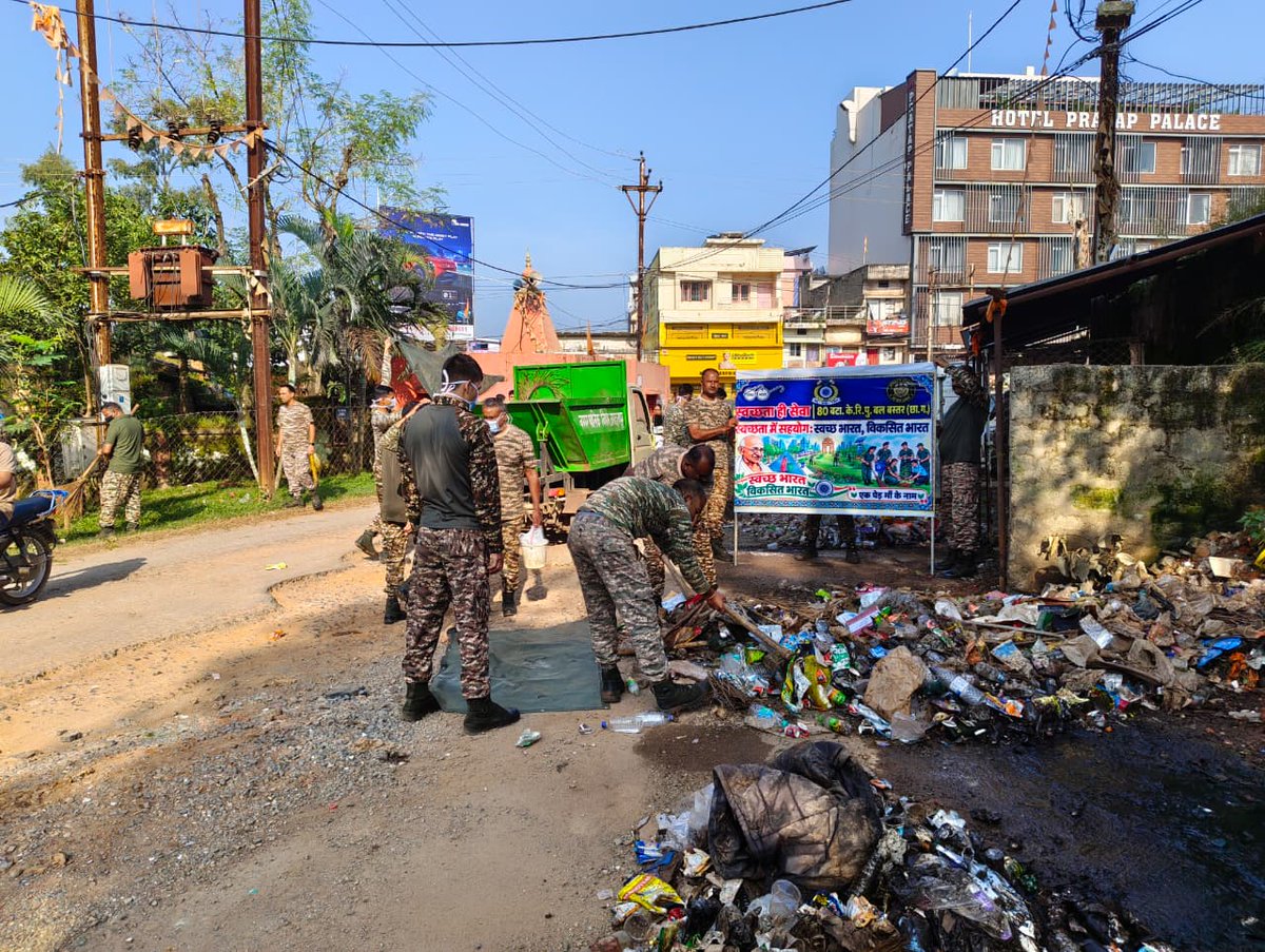 80Crpf's tweet photo. #SwachhataHiSeva, CRPF 80 Bn personnels actively participated in the nationwide cleanliness drive themed #EkDinEkGhantaEkSaath reaffirming the commitment towards a cleaner, greener &amp; healthier India. 🇮🇳 #SwachhBharat  
#SHS26🧹🧹 https://t.co/WpnPnlWnfP