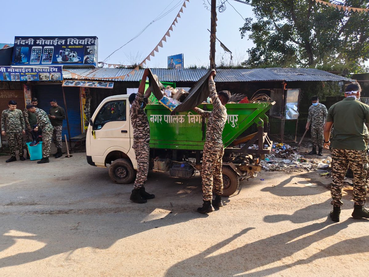 80Crpf's tweet photo. #SwachhataHiSeva, CRPF 80 Bn personnels actively participated in the nationwide cleanliness drive themed #EkDinEkGhantaEkSaath reaffirming the commitment towards a cleaner, greener &amp; healthier India. 🇮🇳 #SwachhBharat  
#SHS26🧹🧹 https://t.co/WpnPnlWnfP