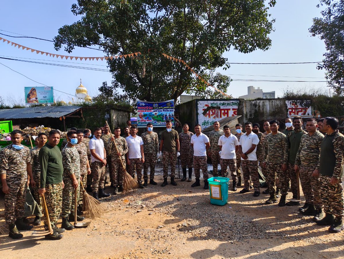 80Crpf's tweet photo. #SwachhataHiSeva, CRPF 80 Bn personnels actively participated in the nationwide cleanliness drive themed #EkDinEkGhantaEkSaath reaffirming the commitment towards a cleaner, greener &amp; healthier India. 🇮🇳 #SwachhBharat  
#SHS26🧹🧹 https://t.co/WpnPnlWnfP