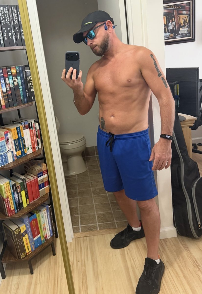 JHLoganVIP's tweet photo. Time for the daily lunchtime run 💪🏼🏃🏻

#dadbod #runner #dm #cam #woof https://t.co/qpwUMirSka