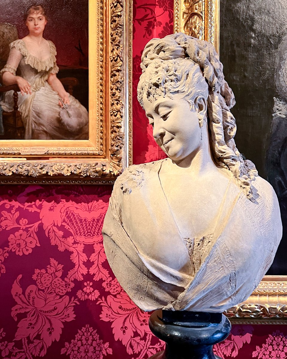UffiziGalleries's tweet photo. Quando Adriano Cecioni modella nella terracotta questo ritratto ha forse negli occhi alcuni volti incrociati per le strade di #Parigi. La scultura fa parte di una serie di terrecotte, brillanti e spiritose, in cui unisce sveltezza e grande sensibilità nel modellato. https://t.co/dcePgjjVjS