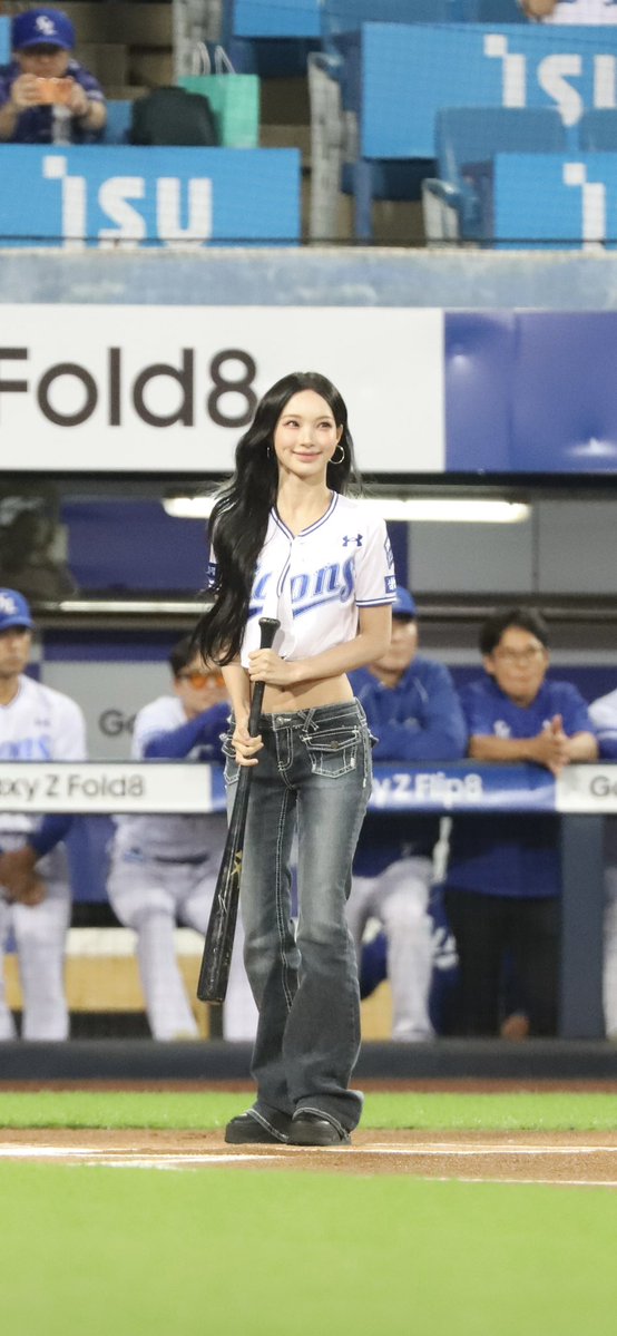 loxoxel's tweet photo. 261001
#원이 삼성라이온즈 시구 💙 https://t.co/OiAGNrtzXN