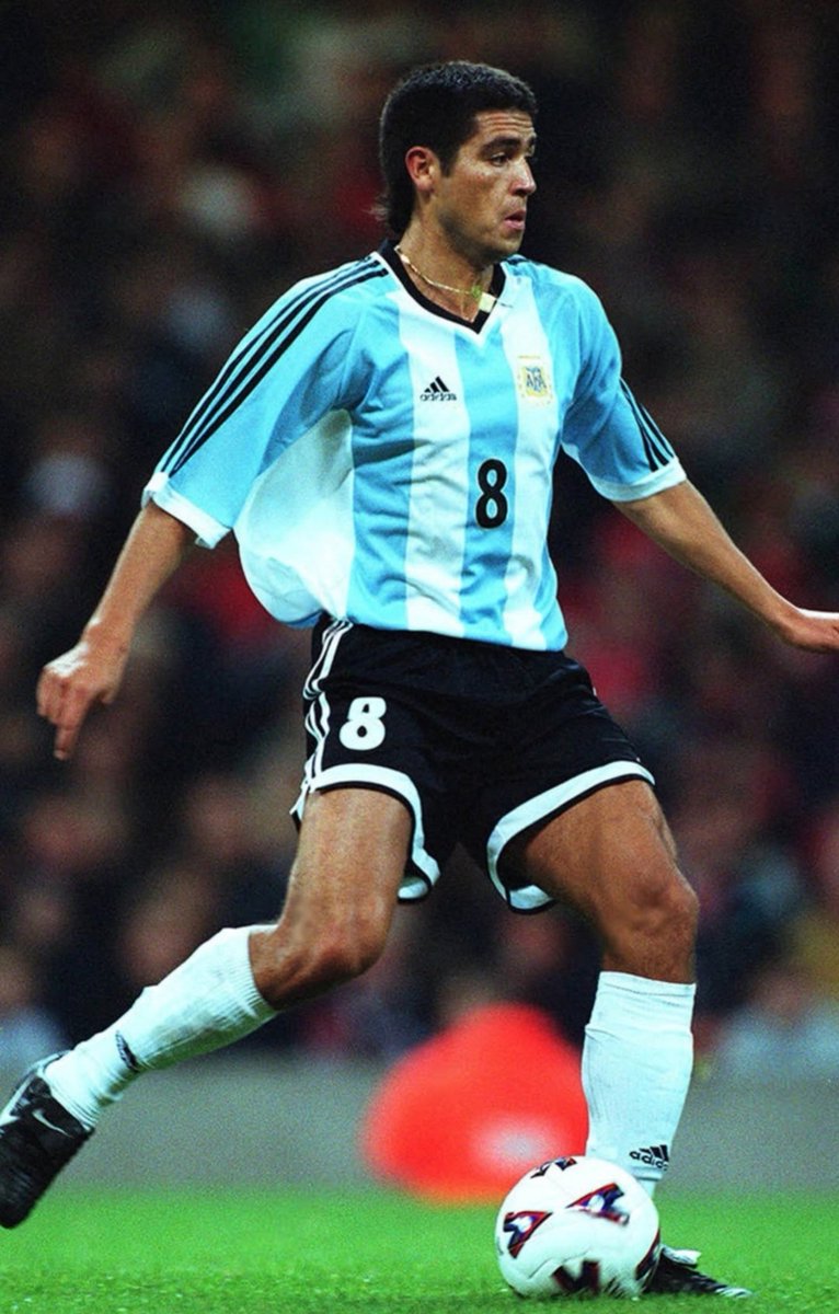 vagoxeneize12's tweet photo. La era post Maradona
La era post Messi https://t.co/vrBIRvjFDH