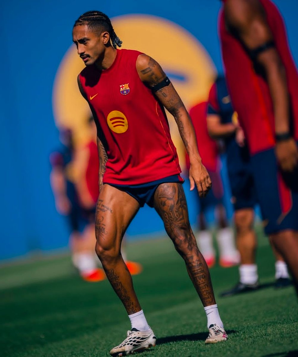 Blaugranagram's tweet photo. 🚨 Raphinha has returned to Barcelona and will undergo further medical tests with Barça's medical staff tomorrow. 

[h/t @Nilsola10] https://t.co/4BR5cUoME6
