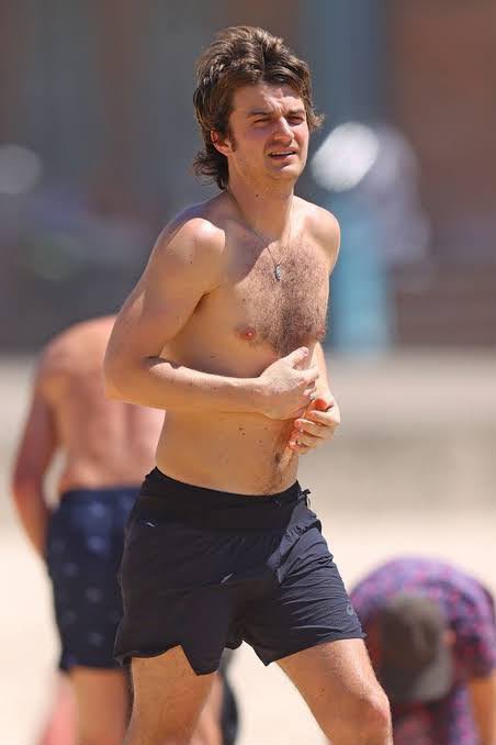 Coins_nuclear's tweet photo. Stranger Things' Star Joe Keery Goes Shirtless At Sydney Beach... https://t.co/5hB6TraY2B