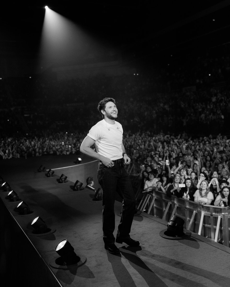 NiallOfficial's tweet photo. Night Five Sheffield https://t.co/j28WAVGXb3