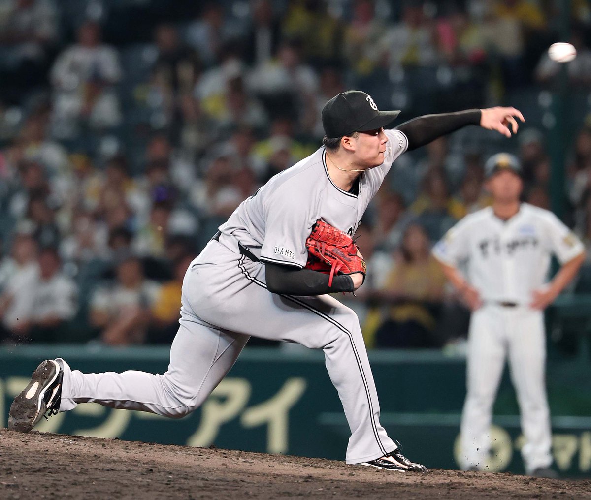 TokyoGiants's tweet photo. 【十二回裏】巨人 2-2 阪神

続投の #代木大和 投手は、この回も三者凡退に抑え、引き分けでゲームセット。 https://t.co/yt3GHilE7L