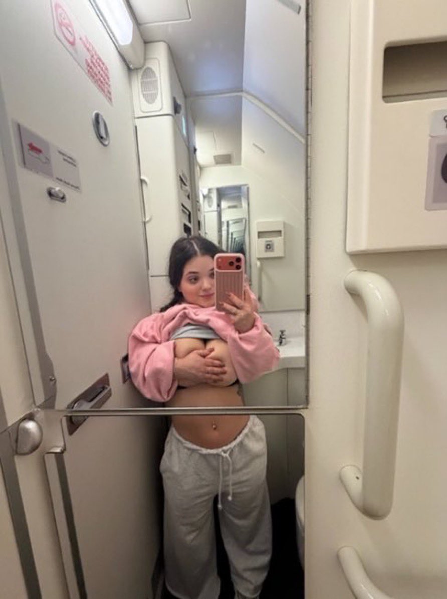lolaamply's tweet photo. Who’s gonna sign on my tits https://t.co/NJ5ESkQBDm