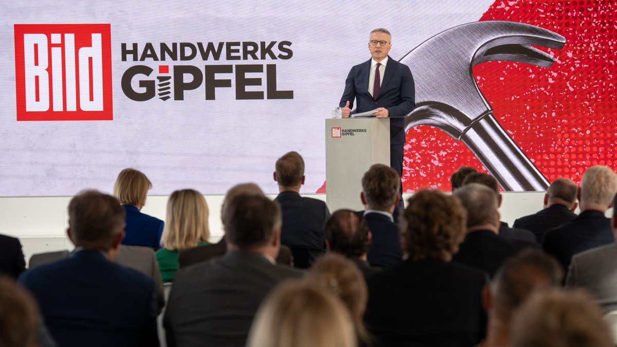 axelspringer's tweet photo. „Das Leben wieder einfacher machen!“ Bundesminister Karsten Wildberger eröffnet ersten BILD-Handwerksgipfel go2.​as/4z5WN5M https://t.co/9IPq9hAjpJ