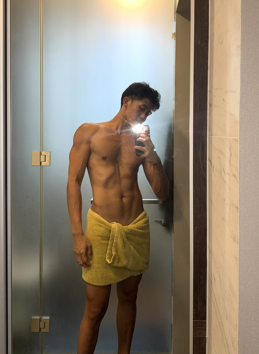 fcukujake's tweet photo. lil too sunkissed 🌞 https://t.co/AtJrY8Ufbj
