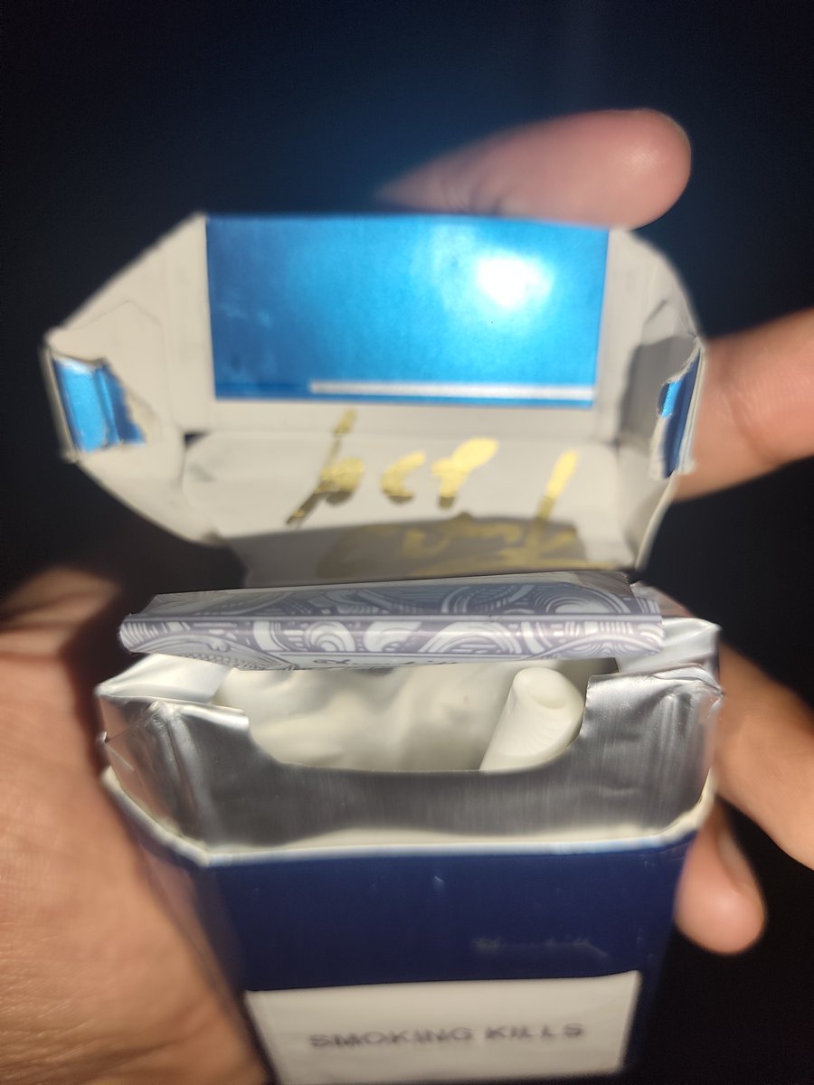 gaIpsycho's tweet photo. Jiro Yanase noticed me as I shouted 愛してる!!! and he signed my cigarette pack 😭😭😭❤️❤️❤️ https://t.co/8lKTxEawjE