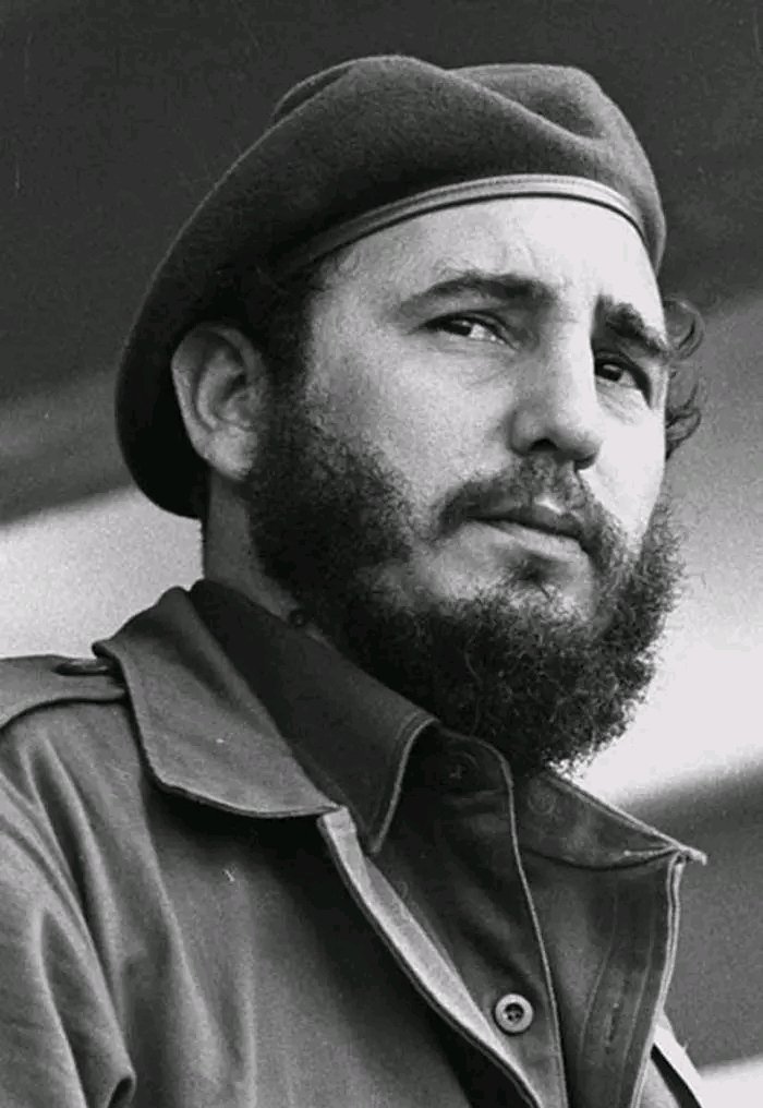 VVickycastanedo's tweet photo. Fidel fusionó a Martí y el marxismo-leninismo en un pensamiento propio. No copió manuales: creó un socialismo latinoamericano con raíces cubanas. “Traigo en el corazón las doctrinas del Maestro @IzquierdoAlons1 @TeresaBoue @YanetHzP25 @yaniovaFMC1 @YaneidysPrezCr1 @Zonya19194651 https://t.co/WwBtFcKSyR