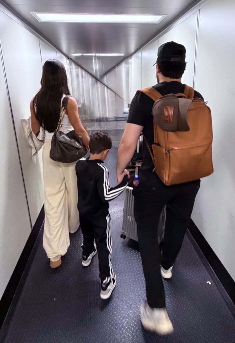 comentalaiisa's tweet photo. A viagem que a gente mais esperou 🤍 https://t.co/eSIGiOqzNN
