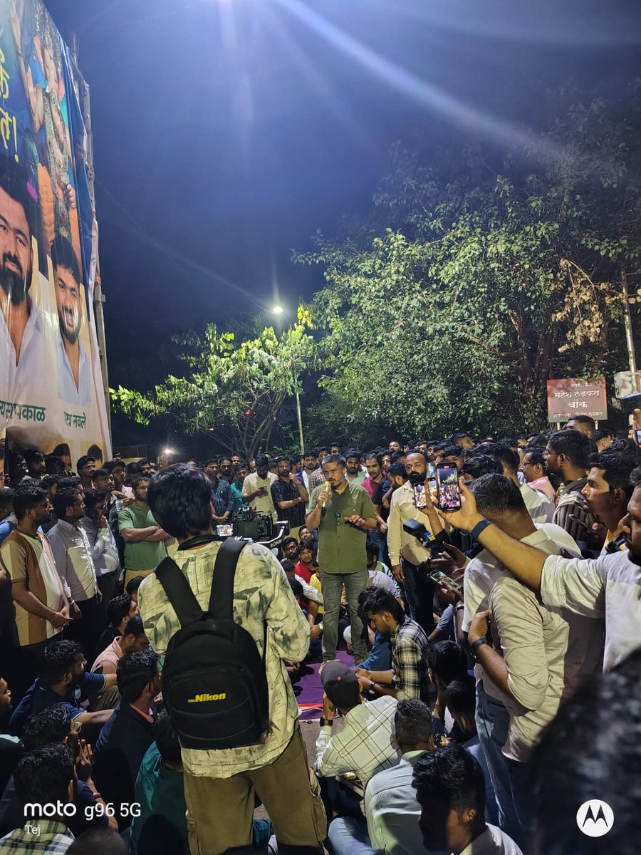 VidrohiB76197's tweet photo. रोहित दादा S.M जोशी पूल (पत्रकार भवन जवळ)   अंदोलनाला बसले आहेत जोपर्यंत #MPSC अध्यक्षाचा राजीनामा होत नाही तोपर्यंत उठणार नाहीत तरी सर्वांनी सहभागी व्हावे. https://t.co/qff1ZiLFlj