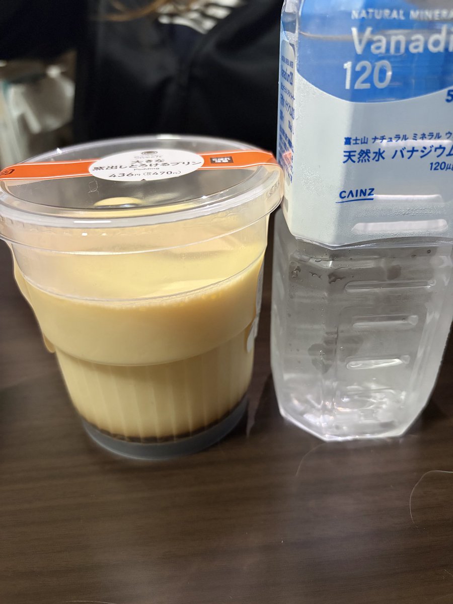Sing_Reona's tweet photo. 今夜のレオナ飯は…

クリームシチュー
サラダ🥗
(ドレッシングはあさきてぃ作)
ファミチキスモークチキン です

そして誕プレで食べたかった大きなプリンとパイの実パンをあさきてぃ@asakireality に買ってもらったぁ💕
美味しくいただきました😋
ありがとう♡
 #Princess飯 https://t.co/df6HkA9qUN