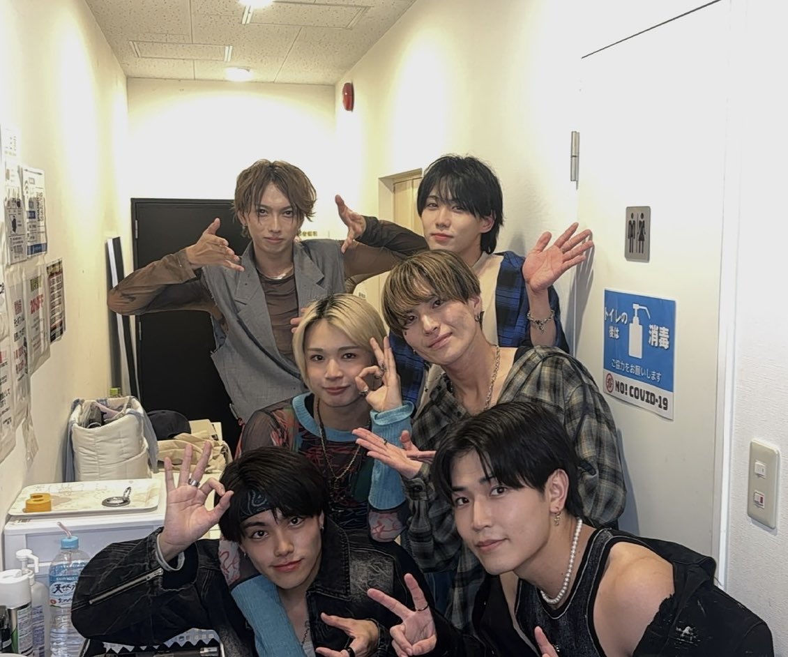 findi_ryota's tweet photo. 10月1発目！
スカイブルーありがとうございました！

会いに来てくれて、ライブ一緒に楽しんでくれて嬉しかったー！(俺と恋愛してみない？とか言っちゃって🙃)
そしてコラボステージでは、僕らの楽曲の「GIANT KILLING」を披露させていただきました！
短い時間で覚えていただき本当にありがとうございます😭
これからも仲良くしてください！！