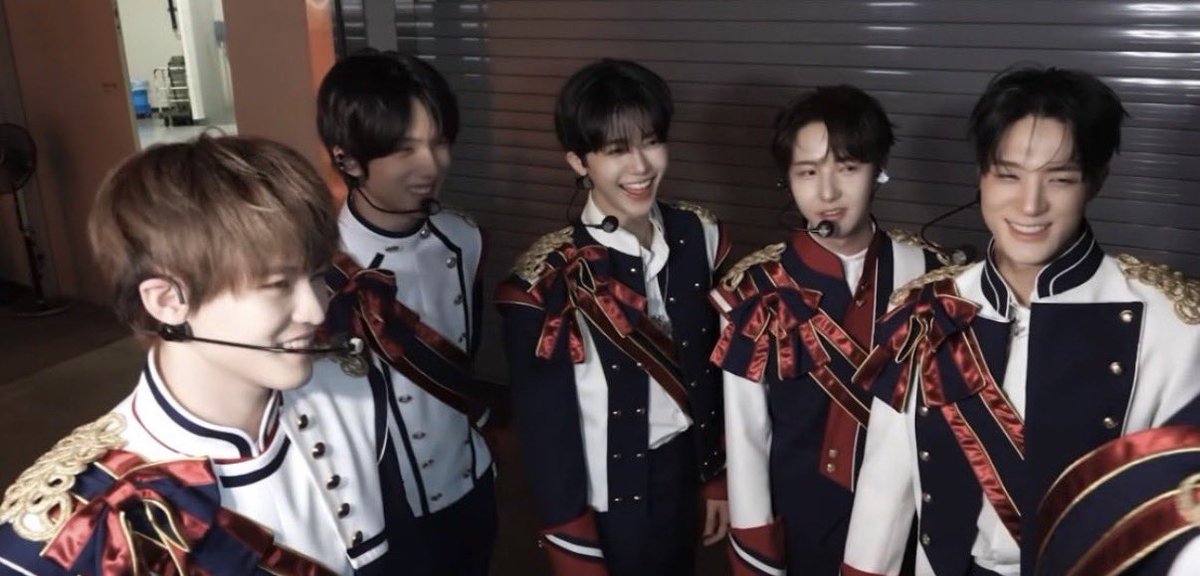 dreamingfori's tweet photo. 요드림 해찬이가 선창하면
절대 안해주던 드림이
이제 해찬이가 선창하니까
다같이 사랑 가득한 눈으로 쳐다보는거
어쩌면 너넨 날 너무 좋아해라는 혁이의말은 
항상 맞는말이었을지도 https://t.co/V6DtcpY10R