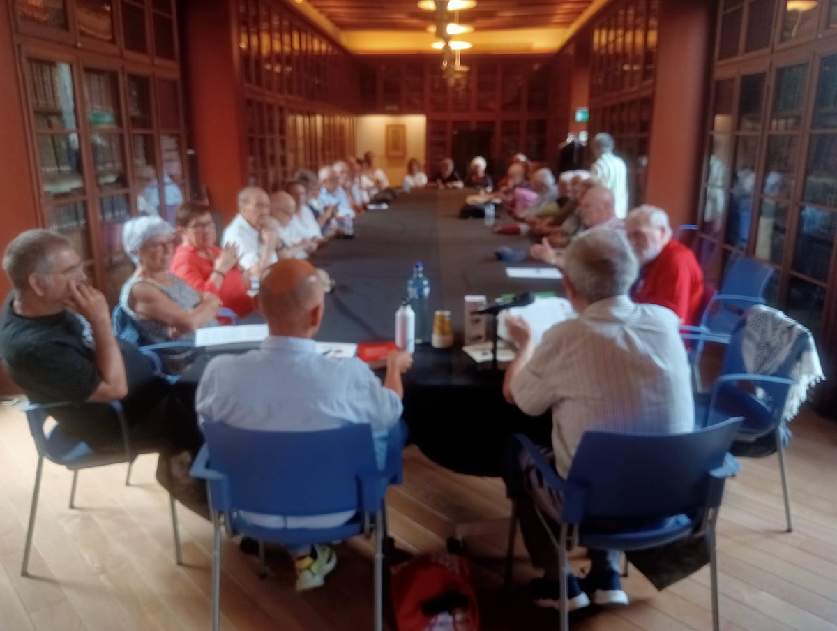 jordipanye's tweet photo. Avui a la Sala Pompeu Fabra de l' @AteneuBCN l'emblemàtica tertúlia Borralleres inicia nou curs convidant a @RafaBurgosBCN per parlar de la història mai no explicada de #lacaixa @pol_lenedicions https://t.co/RNSL7NIj7s