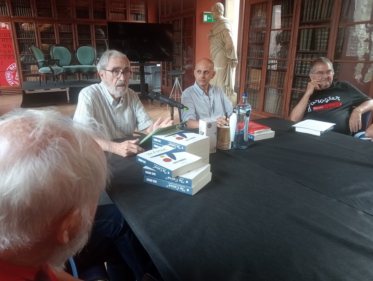 jordipanye's tweet photo. Avui a la Sala Pompeu Fabra de l' @AteneuBCN l'emblemàtica tertúlia Borralleres inicia nou curs convidant a @RafaBurgosBCN per parlar de la història mai no explicada de #lacaixa @pol_lenedicions https://t.co/RNSL7NIj7s