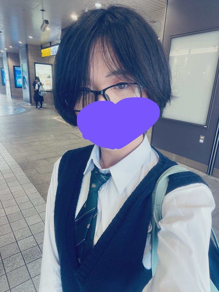 TORU_5154F's tweet photo. 眼鏡ボーイッシュJK
 #眼鏡の日 https://t.co/V2vBbXsRJI