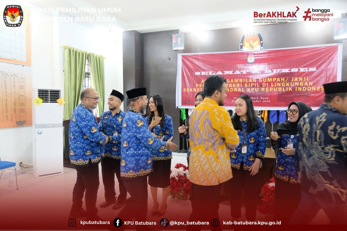 KpuBatubara's tweet photo. dalam pengambilan sumpah/janji PNS di Sekretariat KPU Batu Bara Anggota KPU Kabupaten Batu Bara diantaranya, Abdillah, Sulianto dan Tri Faith Gushendipo Manalu serta Sekretaris KPU Kabupaten Batu Bara, Adhe Siska Amelia Rinanda beserta jajarannya.

#KPUMelayani
#KPUBatubara https://t.co/BeecSekESi